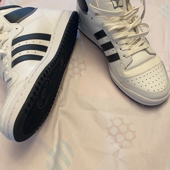 New Mens Adidas Sneakers - Picture 3 of 5